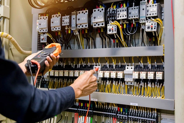 Rezistor seçimi elektron dövrə performansına necə təsir edir?